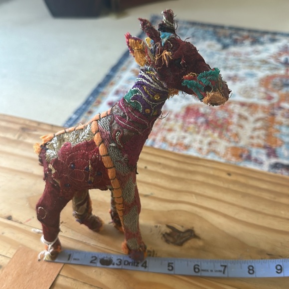 Portofino Home Boho Handcrafted Indian Paper Mache Sari Fabric Giraffe Figurine. - Picture 8 of 9